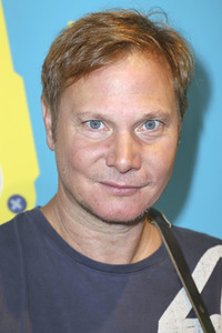 Fabian Harloff im 80er Café in Hamburg