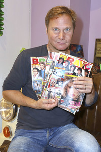 Fabian Harloff im 80er Café in Hamburg