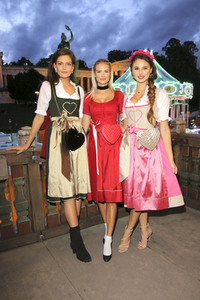 Haarwerk Blond Wiesn auf dem Oktoberfest 2019 in München