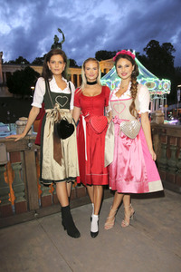 Haarwerk Blond Wiesn auf dem Oktoberfest 2019 in München