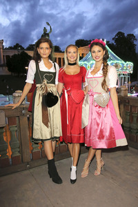 Haarwerk Blond Wiesn auf dem Oktoberfest 2019 in München