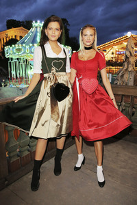 Haarwerk Blond Wiesn auf dem Oktoberfest 2019 in München