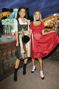 Haarwerk Blond Wiesn auf dem Oktoberfest 2019 in München