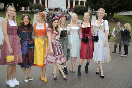 Madl Wiesn auf dem Oktoberfest 2019 in München