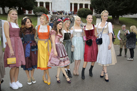 Madl Wiesn auf dem Oktoberfest 2019 in München