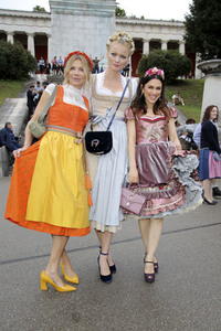 Madl Wiesn auf dem Oktoberfest 2019 in München