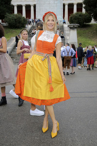 Madl Wiesn auf dem Oktoberfest 2019 in München