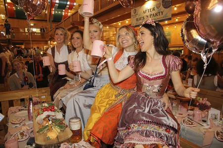 Madl Wiesn auf dem Oktoberfest 2019 in München