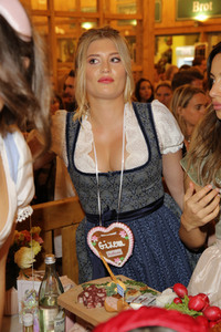 Madl Wiesn auf dem Oktoberfest 2019 in München