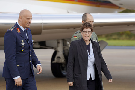 Bundesverteidigungsministerin Annegret Kramp-Karrenbauer in Nörvenich