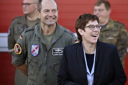 Bundesverteidigungsministerin Annegret Kramp-Karrenbauer in Nörvenich