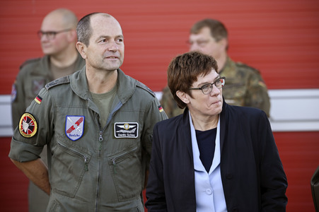 Bundesverteidigungsministerin Annegret Kramp-Karrenbauer in Nörvenich