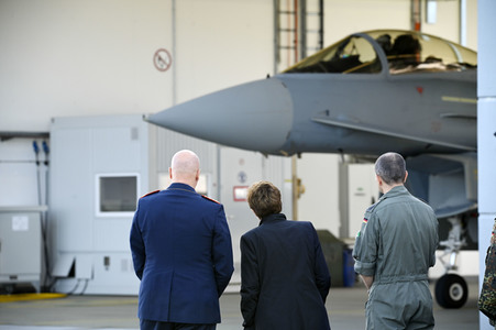 Bundesverteidigungsministerin Annegret Kramp-Karrenbauer in Nörvenich