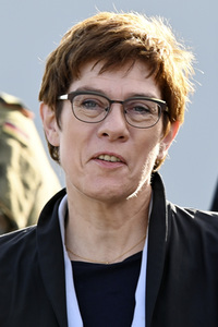 Bundesverteidigungsministerin Annegret Kramp-Karrenbauer in Nörvenich