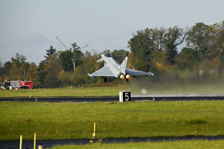 Bundesverteidigungsministerin Annegret Kramp-Karrenbauer in Nörvenich