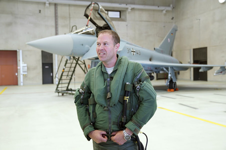 Bundesverteidigungsministerin Annegret Kramp-Karrenbauer in Nörvenich