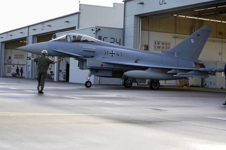 Bundesverteidigungsministerin Annegret Kramp-Karrenbauer in Nörvenich