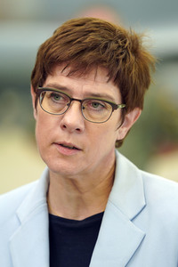 Bundesverteidigungsministerin Annegret Kramp-Karrenbauer in Nörvenich