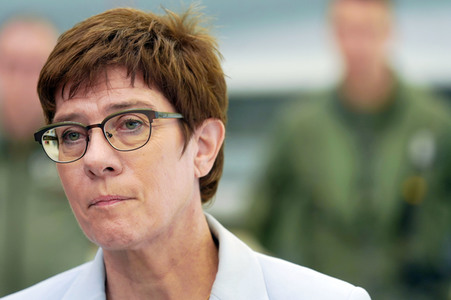 Bundesverteidigungsministerin Annegret Kramp-Karrenbauer in Nörvenich