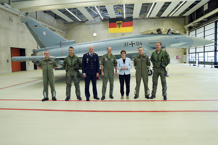 Bundesverteidigungsministerin Annegret Kramp-Karrenbauer in Nörvenich