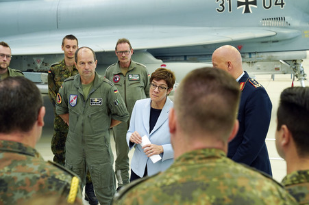 Bundesverteidigungsministerin Annegret Kramp-Karrenbauer in Nörvenich