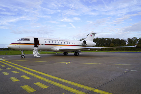 Bundesverteidigungsministerin Annegret Kramp-Karrenbauer in Nörvenich