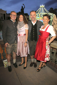 In Käfers Wiesn Schänke auf dem Oktoberfest 2019 in München