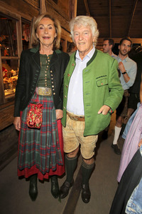 In Käfers Wiesn Schänke auf dem Oktoberfest 2019 in München