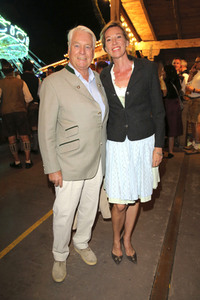 In Käfers Wiesn Schänke auf dem Oktoberfest 2019 in München