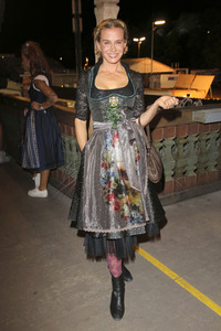 In Käfers Wiesn Schänke auf dem Oktoberfest 2019 in München