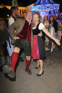 In Käfers Wiesn Schänke auf dem Oktoberfest 2019 in München