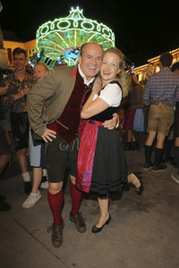 In Käfers Wiesn Schänke auf dem Oktoberfest 2019 in München