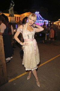 In Käfers Wiesn Schänke auf dem Oktoberfest 2019 in München