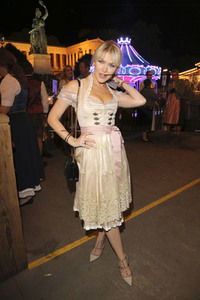 In Käfers Wiesn Schänke auf dem Oktoberfest 2019 in München