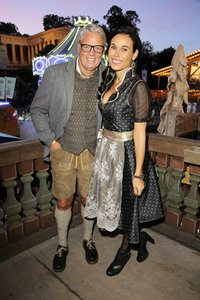 In Käfers Wiesn Schänke auf dem Oktoberfest 2019 in München