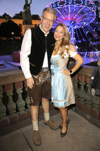 In Käfers Wiesn Schänke auf dem Oktoberfest 2019 in München