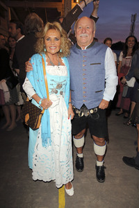 In Käfers Wiesn Schänke auf dem Oktoberfest 2019 in München