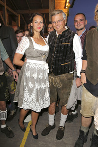 In Käfers Wiesn Schänke auf dem Oktoberfest 2019 in München