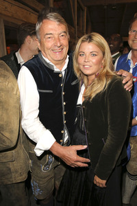 In Käfers Wiesn Schänke auf dem Oktoberfest 2019 in München