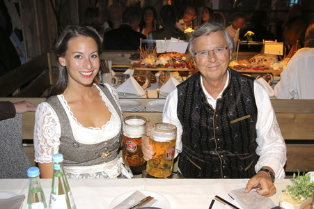 In Käfers Wiesn Schänke auf dem Oktoberfest 2019 in München