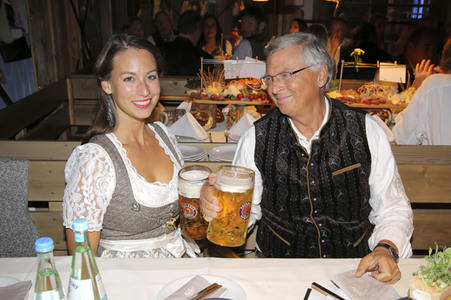 In Käfers Wiesn Schänke auf dem Oktoberfest 2019 in München