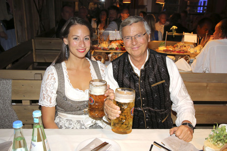 In Käfers Wiesn Schänke auf dem Oktoberfest 2019 in München