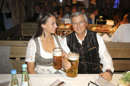 In Käfers Wiesn Schänke auf dem Oktoberfest 2019 in München