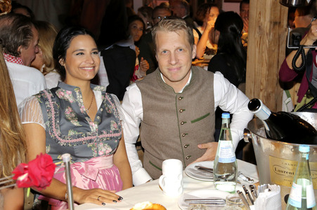 In Käfers Wiesn Schänke auf dem Oktoberfest 2019 in München