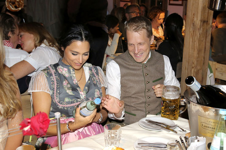 In Käfers Wiesn Schänke auf dem Oktoberfest 2019 in München