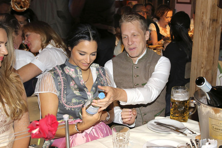 In Käfers Wiesn Schänke auf dem Oktoberfest 2019 in München