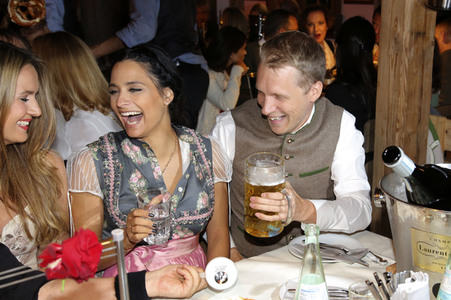 In Käfers Wiesn Schänke auf dem Oktoberfest 2019 in München