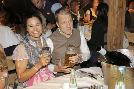 In Käfers Wiesn Schänke auf dem Oktoberfest 2019 in München