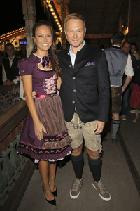 In Käfers Wiesn Schänke auf dem Oktoberfest 2019 in München