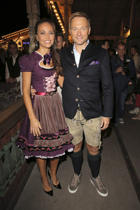 In Käfers Wiesn Schänke auf dem Oktoberfest 2019 in München